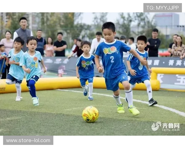 足球球星齐聚排练现场展现团队默契与舞台风采